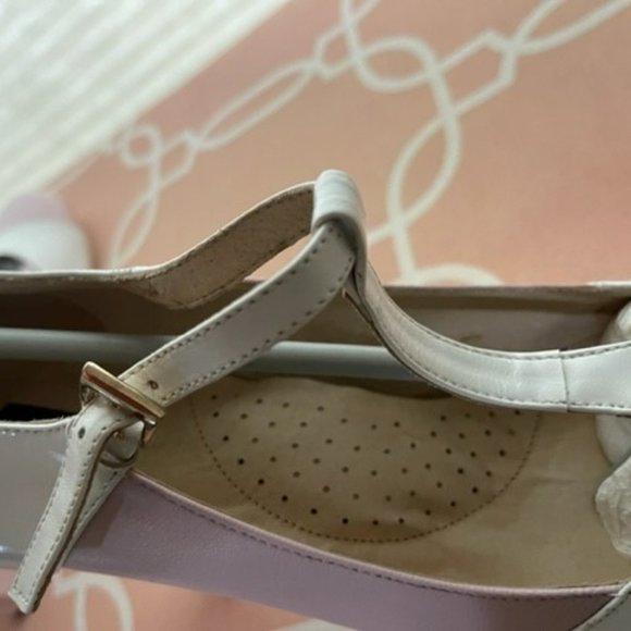 SHOES - Picture 4 of 8